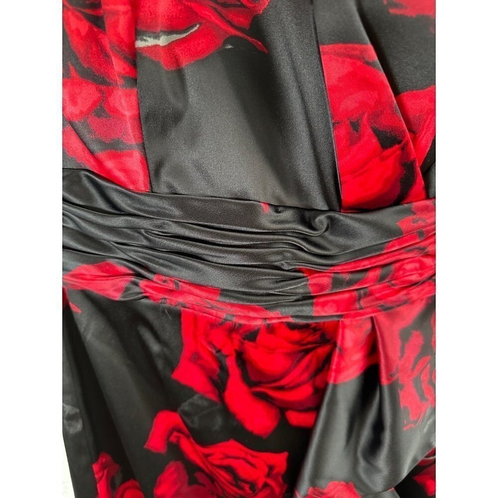 White House Black Market Red Rose Floral Strapless Satin Sheath Dress Size 4 - Picture 2 of 7
